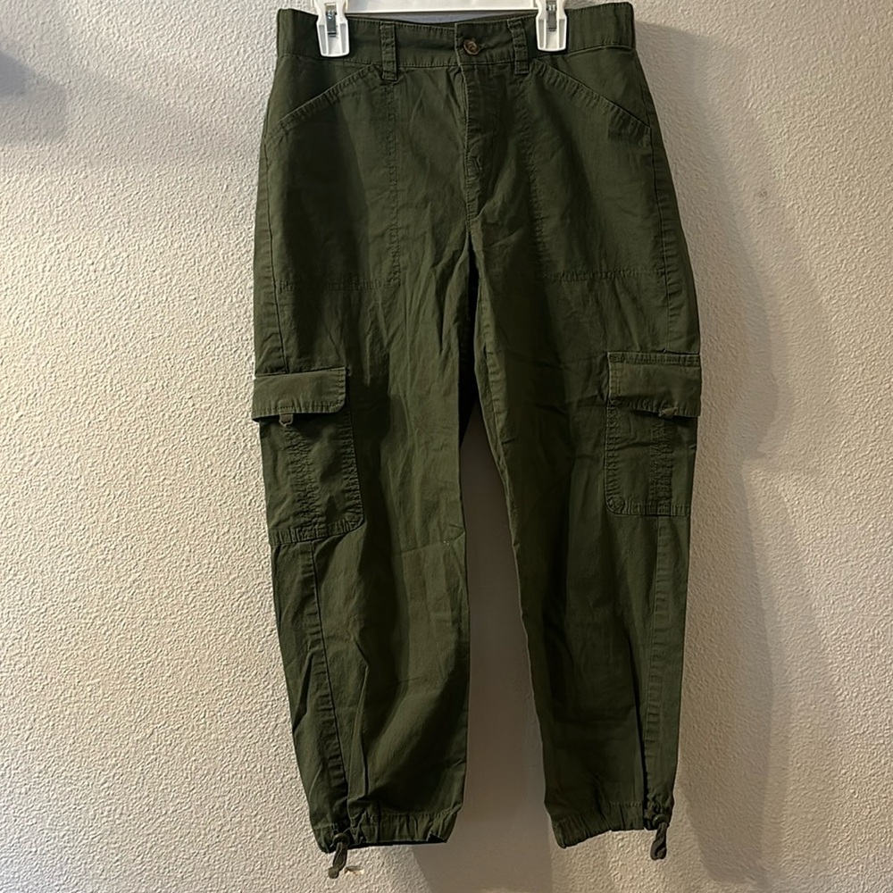 Reitmans green wide leg cargo pants size 2